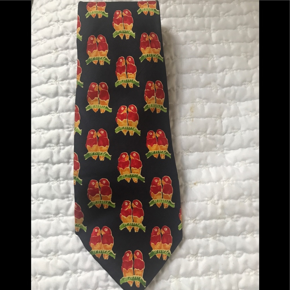 Lands End tie with parrots
